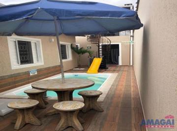 Casa · 226m² · 3 Quartos · 2 Vagas · Casa de 3 quartos no Jardim América