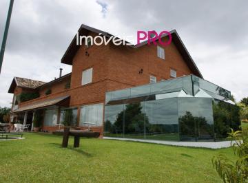 Casa · 1100m² · 8 Quartos · 20 Vagas · Dentro das montanhas com vegetação exuberante,