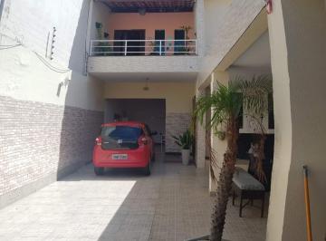 Casa · 230m² · 3 Quartos · 2 Vagas · Casa no Bairro Aeroporto