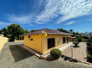 Casa · 300m² · 4 Quartos · 2 Vagas · Linda casa com piscina no Bairro dos Estados em Timbó.