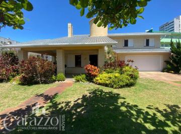 Apartamento · 250m² · 5 Quartos · 2 Vagas · SOBRADO COM CINCO DORMITÓRIOS E PISCINA NO CENTRO DE TRAMANDAÍ