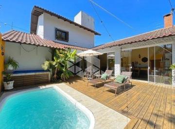 Casa · 262m² · 4 Quartos · 2 Vagas · Excelente casa no Bairro Camaquã, 4d (3 suítes)