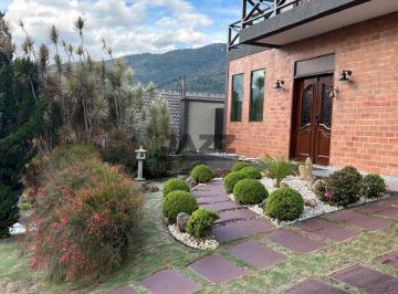 Casa · 260m² · 3 Quartos · 4 Vagas · Linda Casa em condomínio à venda em Atibaia