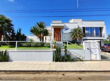 Casa · 410m² · 3 Quartos · 2 Vagas · Casa 3 dormitórios, mobiliada, com piscina, em Praia Grande/SC