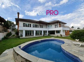 Casa · 750m² · 4 Quartos · 8 Vagas · Segurança e total conforto