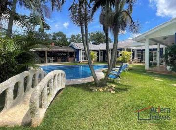 3847e8c8216dd63cba07e41bd0a869494ab40d48 · casa com amplo terreno e área de lazer especial cercada de jardins