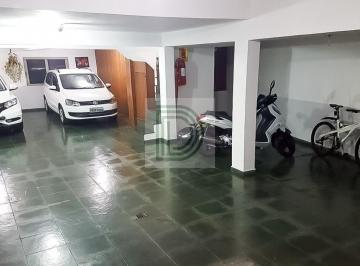 Casa · 300m² · 4 Quartos · 5 Vagas · Sobrado à venda com 4 dormitórios, 2 suítes e 5 vagas