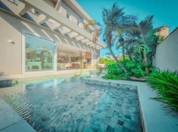 Casa · 350m² · 5 Quartos · 2 Vagas · Sobrado em condomínio fechado com 05 suites mobiliado e decorado