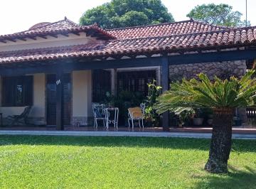 Casa de 3 quartos, Araruama · Linda casa c/3 dormit.(sendo 1 suite), com jardim de inverno e gramado.