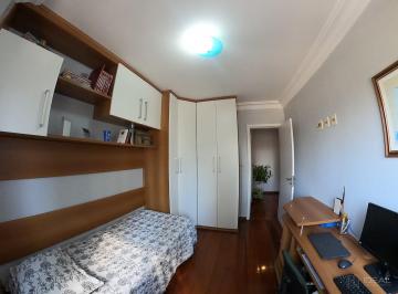 Apartamento com três quartos à venda no Centro de Campos dos Goytacazes, RJ. · Apartamento em Centro  -  Campos dos Goytacazes