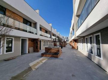 9c4b1ed59c7e5a1c765d803abd359df4b8f25929 · Casa com 3 dormitórios à venda, 240 m² por R$ 1.540.000,00 - Santo Inácio - Curitiba/PR