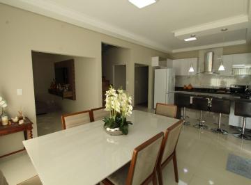 d26f5916a197a1e5aa864dddd49180230f3a4fa0 · Casa de 290m² à venda no bairro Floresta em Pouso Alegre. 4 dormitórios, área gourmet com jacuzzi e 