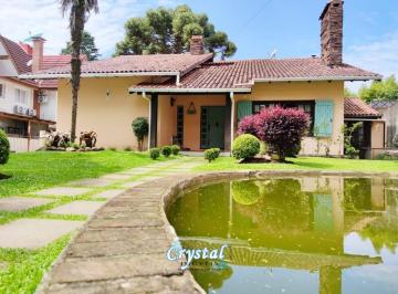 21810427_4.jpg · Casa 4 Dormitórios (1 Suíte) em bairro Nobre
