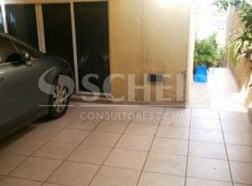 Casa · 260m² · 4 Quartos · 2 Vagas · *Sobrado 260 m², 3 suítes, amplo espaço!*