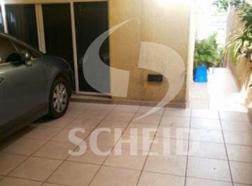 Casa · 260m² · 4 Quartos · 2 Vagas · *Sobrado 260 m², 3 suítes, amplo espaço!*