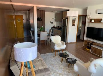 Sala Ampla Mobiliada · Apartamento Aconchegante em Gramado com Lareira e Churrasqueira