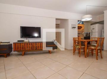 Sobre o imóvel: Imagine acordar com o som das ondas e sair direto na areia! Esse · Apartamento para Aluguel - Tombo, 2 Quartos, 66 m2 - Guarujá