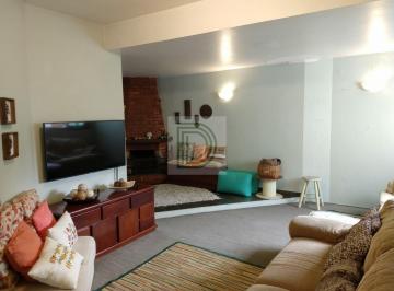 Casa · 220m² · 2 Quartos · 1 Vaga · Linda casa térrea assobradada com maravilhoso quintal - charme, espaço e conforto
