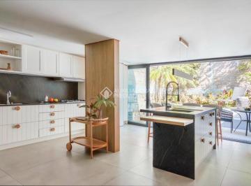 Casa · 220m² · 3 Quartos · 2 Vagas · Casa alto padrão com 3 quartos, no bairro Vila Conceição.