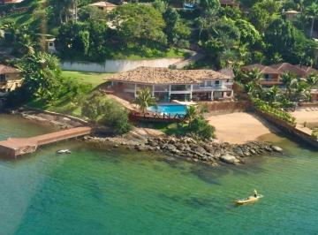 Casa · 700m² · 7 Quartos · 6 Vagas · Espetacular mansão com praia particular e deck para iates.