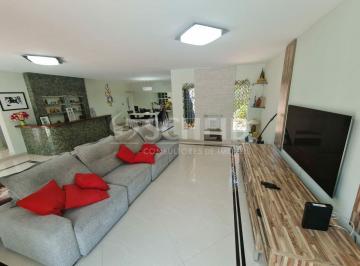 Casa · 331m² · 4 Quartos · 4 Vagas · Lindo sobrado com piscina em bairro tranquilo e de muita procura