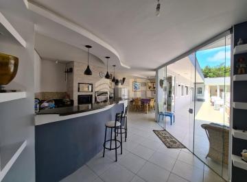 Casa · 260m² · 3 Quartos · 2 Vagas · Casa com 03 dormitórios sendo 01 suíte e 02 vagas 