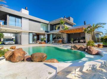 Casa · 327m² · 4 Quartos · 4 Vagas · Casa de condomínio em  Estrada do Mar - Atlântida - Xangri-Lá/RS