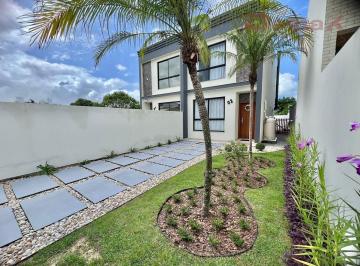 Casa · 94m² · 2 Quartos · 1 Vaga · Sobrado no Bairro Rio Caveiras - Biguaçu