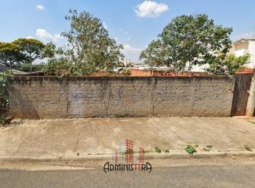 b40685dc-3d20-4bfc-ade4-c7d2ae247a02.jpg · Terreno - É conhecido por ter ruas calmas e arborizadas, ambiente familiar e opções de co