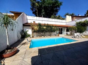Casa de 3 quartos, Cotia · Casa a venda em Granja Viana Condomínio Nova Higienópolis