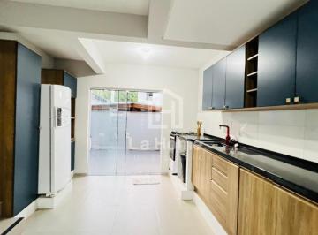 Casa · 85m² · 3 Quartos · 2 Vagas · Casa com 03 dormitórios sendo 01 suíte à venda em Blumenau, Bairro Escola Agrícola.