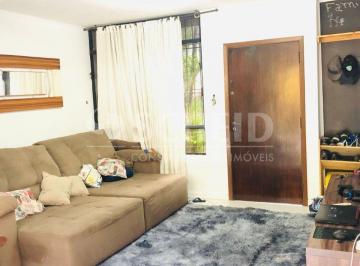 Casa · 130m² · 3 Quartos · 3 Vagas · Sobrado à venda com três dormitórios sendo um suíte.