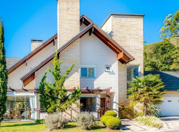 Casa · 333m² · 4 Quartos · 1 Vaga · Casa em Rua do Cedro - Ipê Amarelo - Gramado/RS