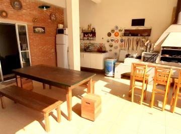 Casa de 36 quartos, Cotia · Casa a venda em condomínio Granja Vianna.