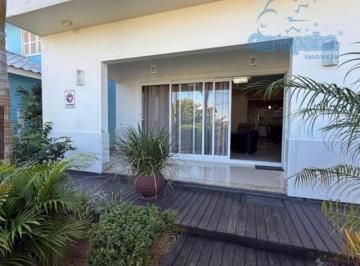 Foto 04 · Vende-se Casa 3 quartos, 1 suíte em Garopaba-SC, Bairro Ambrosio: 140m² de área, arquitetura moderna