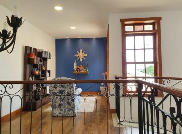 Casa de 5 quartos, Araruama · ARARUAMA - Belíssima casa em cond. estilo retro triplex, com 2 suítes e 2 dormitórios
