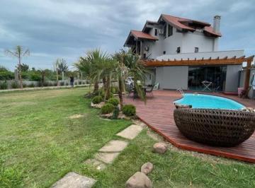 Apartamento · 163m² · 3 Quartos · 3 Vagas · sobrado de barranca pro rio em imbé