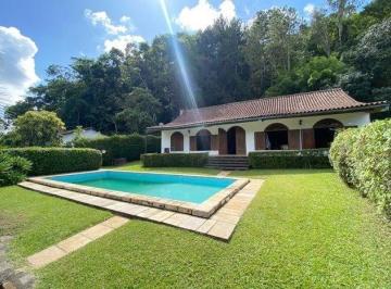 Casa · 379m² · 6 Quartos · 5 Vagas · Casa à venda em Teresópolis-RJ: 6 quartos, 1 suíte, 5 vagas, piscina e jardim em Albuquerque.