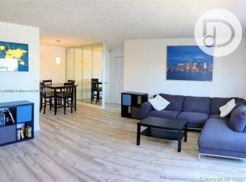 fa37148f458ef7b97013cfbcde94a59c0f7e88aa · Apartamento com 2 dormitórios à venda em Miami Beach/FL