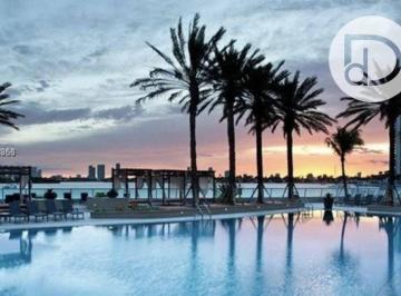 f2bde8dc8743492eda8f3f622f5f0e90992b9fa3 · Apartamento com 2 dormitórios à venda em Miami Beach/FL