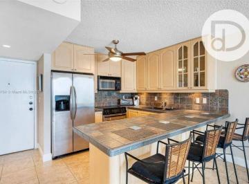 4f8a8646319be6c0ea9ebf853fb75857e164172b · Apartamento com 1 dormitório à venda em Miami Beach/FL