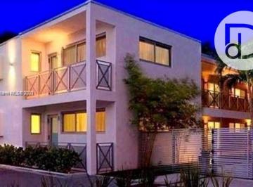 d22f166a798547a7099a69022872a6aab596edbb · Apartamento com 2 dormitórios à venda em Miami Beach/FL