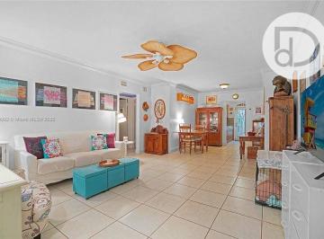 96d08f9507baa027d9f1ba208ae58b2dfd3ff2ad · Apartamento com 2 dormitórios à venda em Miami Beach/FL