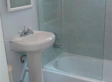 8208c07597274be148443352b4b84a2f00a11e13 · Apartamento com 1 dormitório à venda - Miami Beach  - Miami-Dade County/FL