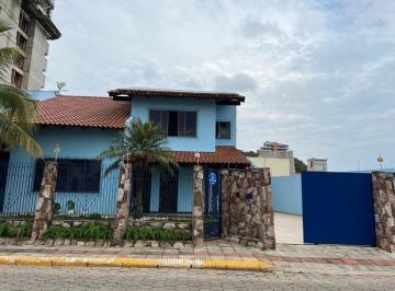 Casa · 250m² · 3 Quartos · 4 Vagas · Casa - Centro
