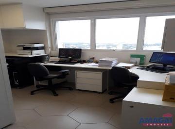 Comercial · 97m² · Sala Comercial em Jacareí, no bairro Centro, à venda.