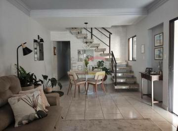 Casa · 149m² · 4 Quartos · 2 Vagas · Sobrado com 4 Dormitórios, sendo 1 suítes, 2 vagas à Venda, 130 m²