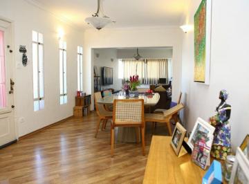 Casa · 160m² · 3 Quartos · 2 Vagas · Sobrado com 3 dormitórios, suíte, quintal e edícula no Jabaquara.