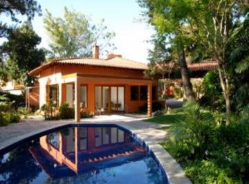 Casa · 560m² · 3 Quartos · 8 Vagas · Imóvel de luxo no Jardim Petrópolis, São Paulo-SP: 3 quartos, 1 suíte, piscina, lareira, churrasquei