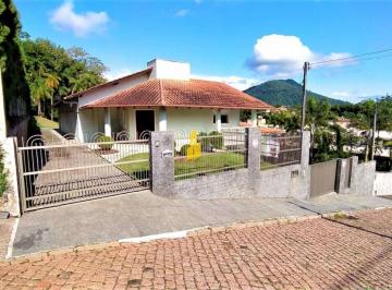Casa · 309m² · 4 Quartos · 2 Vagas · BELÍSSIMA CASA COM PISCINA E AMPLO TERRENO NO BAIRRO DAS CAPITAIS EM TIMBÓ/SC
